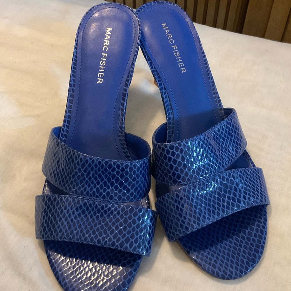 blue leather MARC FISHER croc embossed slip on heels never worn